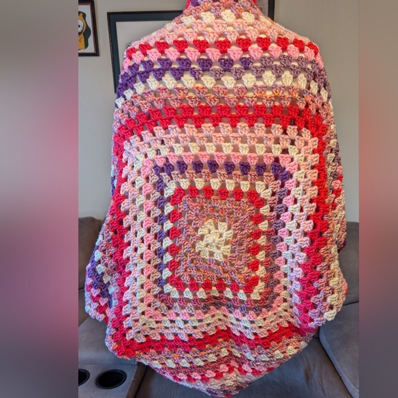 NEW, Crochet granny square cardigan, handmade, Size MED-Large - Picture 4 of 4